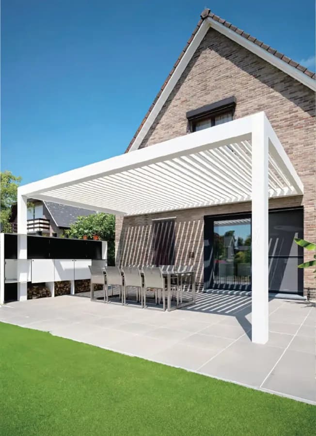 Pergola à lames fixes, auvents & pergolas installé par Sher Auvents