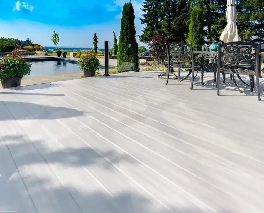 Planche aluminium fermée, planchers d'aluminium installé par Sher Auvents