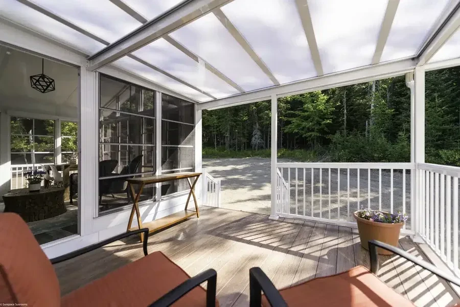 Toit acrylique Sunspace, toitures de patio installé par Sher Auvents