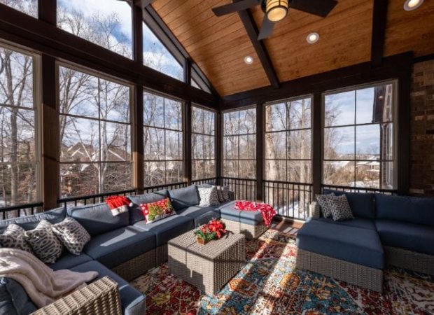 solarium 4 saisons dans chalet en bois pendant l'hiver